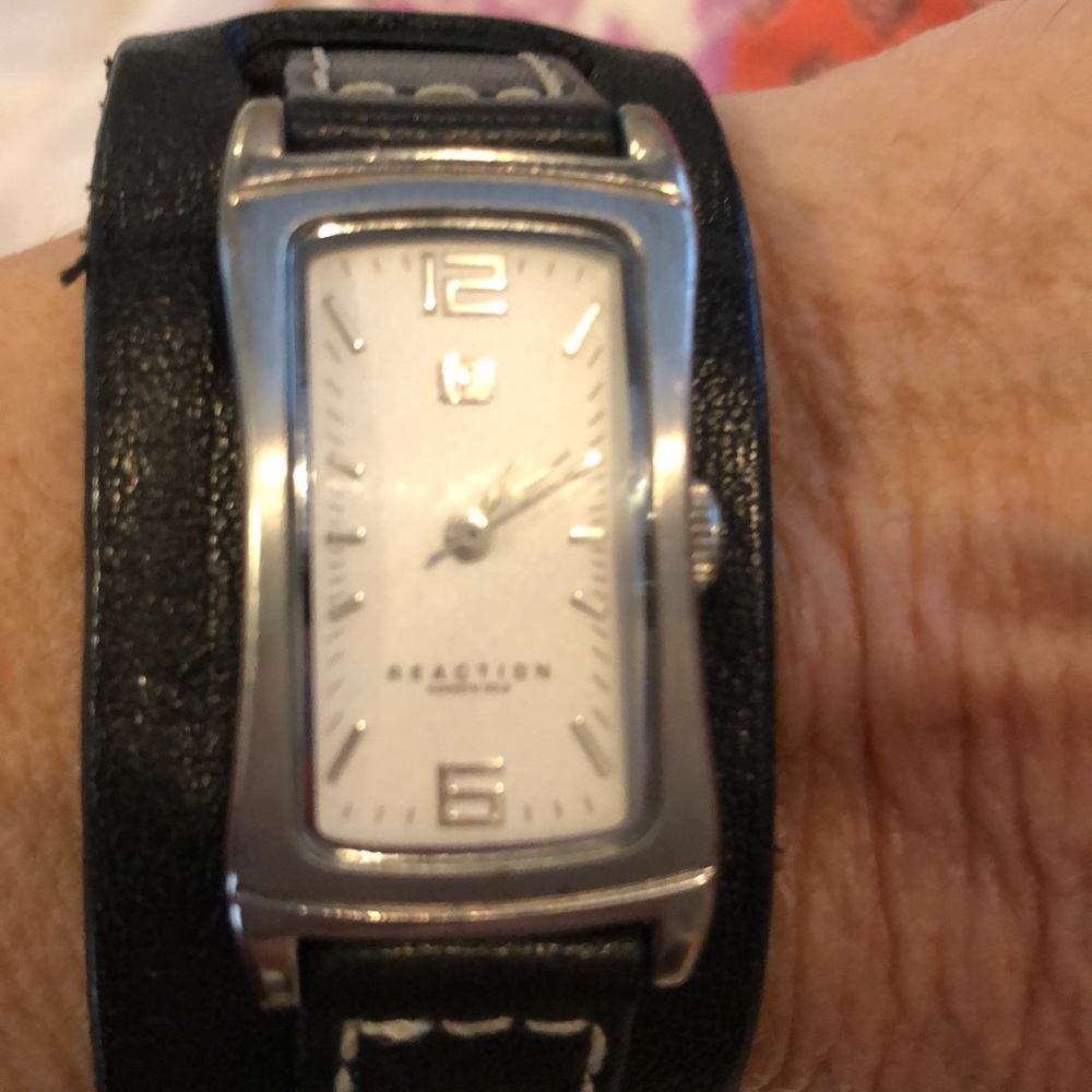 Reaction Watch - Picture 5 of 5
